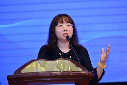 陈静家庭背景,出身名门，砥砺前行，揭秘她的豪门家庭背景